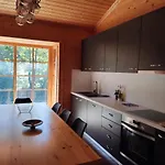 Riverside Forest Retreat-chalet