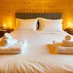 Alpehytte Riverside Forest Retreat-chalet