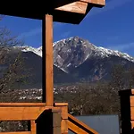 Riverside Forest Retreat-chalet * Karpenísion