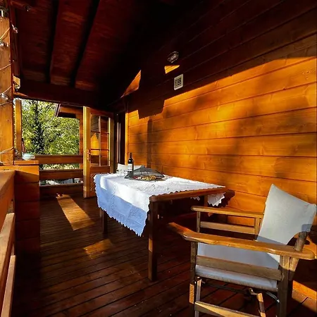 Riverside Forest Retreat-chalet Alpesi faház Karpeníszi