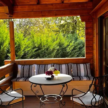 בקתה Riverside Forest Retreat-chalet *