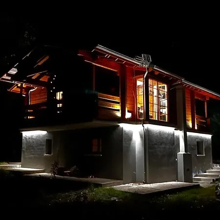 Riverside Forest Retreat-chalet *