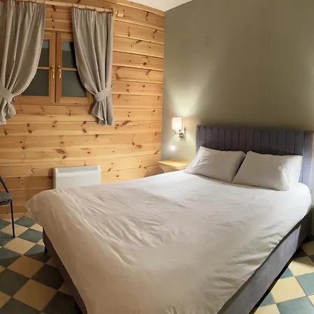 Riverside Forest Retreat-chalet