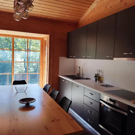 Riverside Forest Retreat-chalet