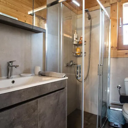 Riverside Forest Retreat-chalet