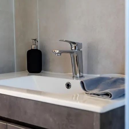 Riverside Forest Retreat-chalet Chalet