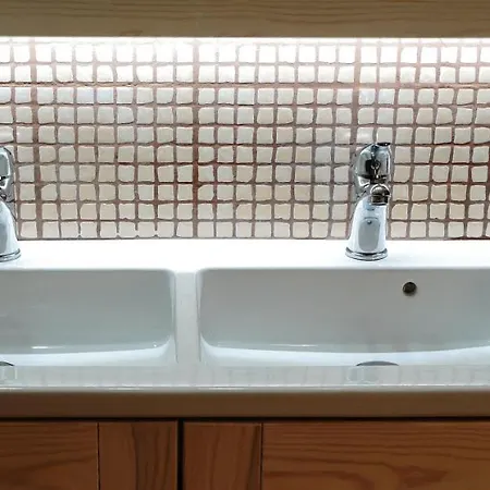 Riverside Forest Retreat-chalet