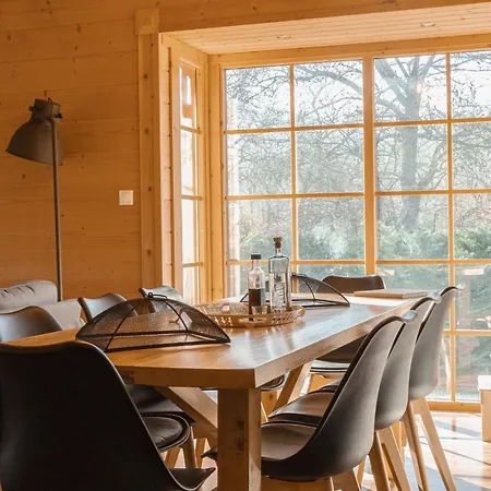 בקתה Riverside Forest Retreat-chalet *
