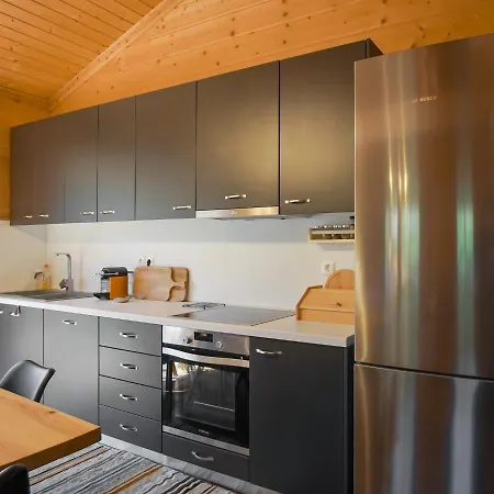 Riverside Forest Retreat-chalet