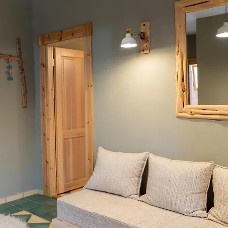 בקתה Riverside Forest Retreat-chalet קרפניסיון